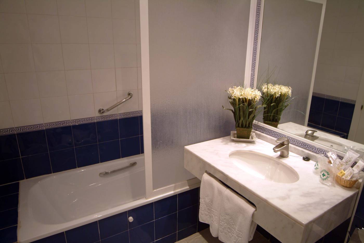 Ohtels-La-Hacienda-Room-31