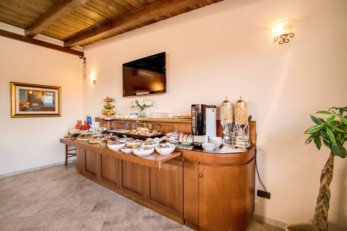 Hotel-Roma-Tiburtina-Lobby-40