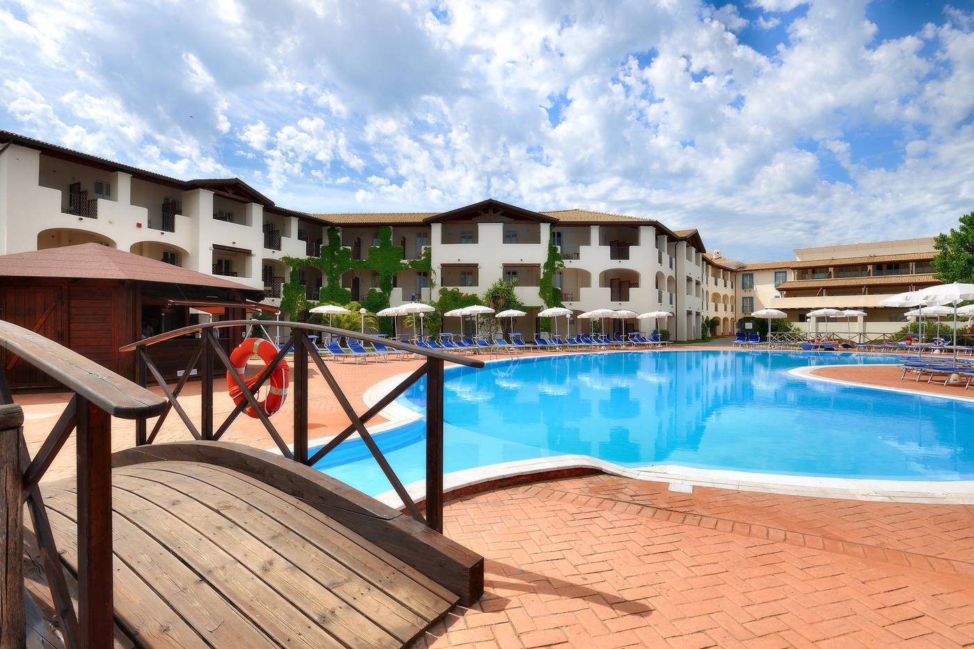 Cala-della-Torre-Pool-3