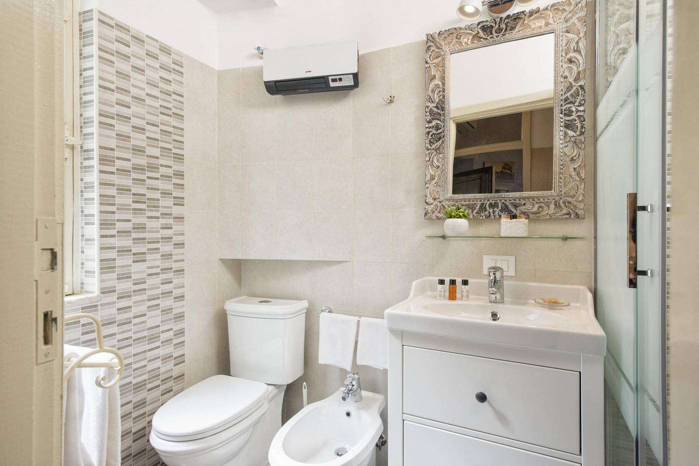 Navona-Tower-Relais-Room-27