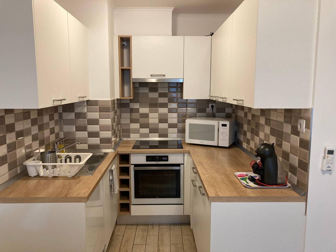 Vagabond-Broadway-Room-32