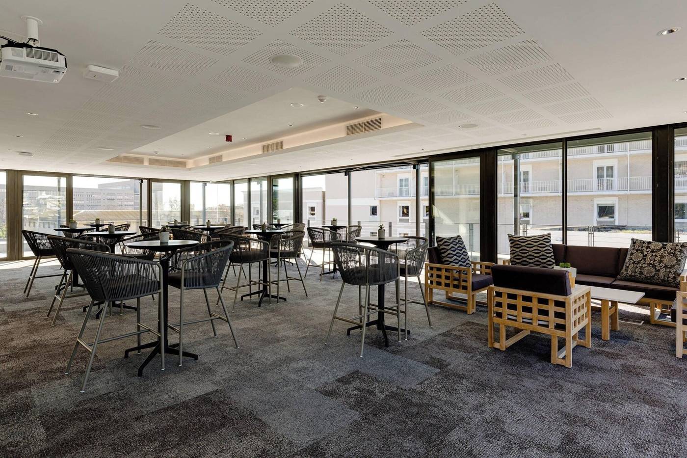 Protea-Hotel-Cape-Town-Waterfront-Breakwater-Lodge-Lobby-11