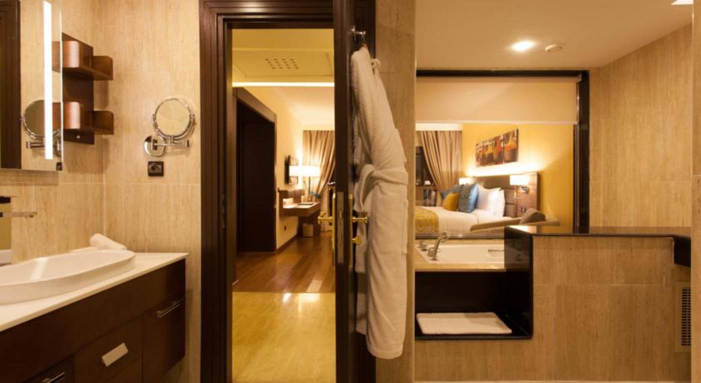 Savoy-Le-Grand-Hotel-Room-23