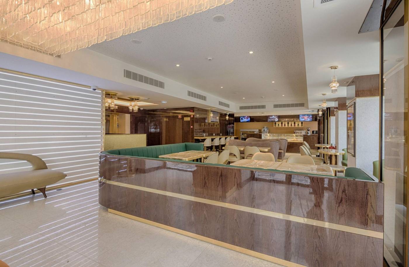 Meraprime-Gold-Design-Hotel-Bar-14