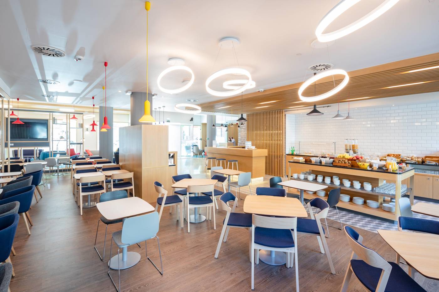 Holiday-Inn-Express-Lisbon---Plaza-Saldanha-Restaurant-13