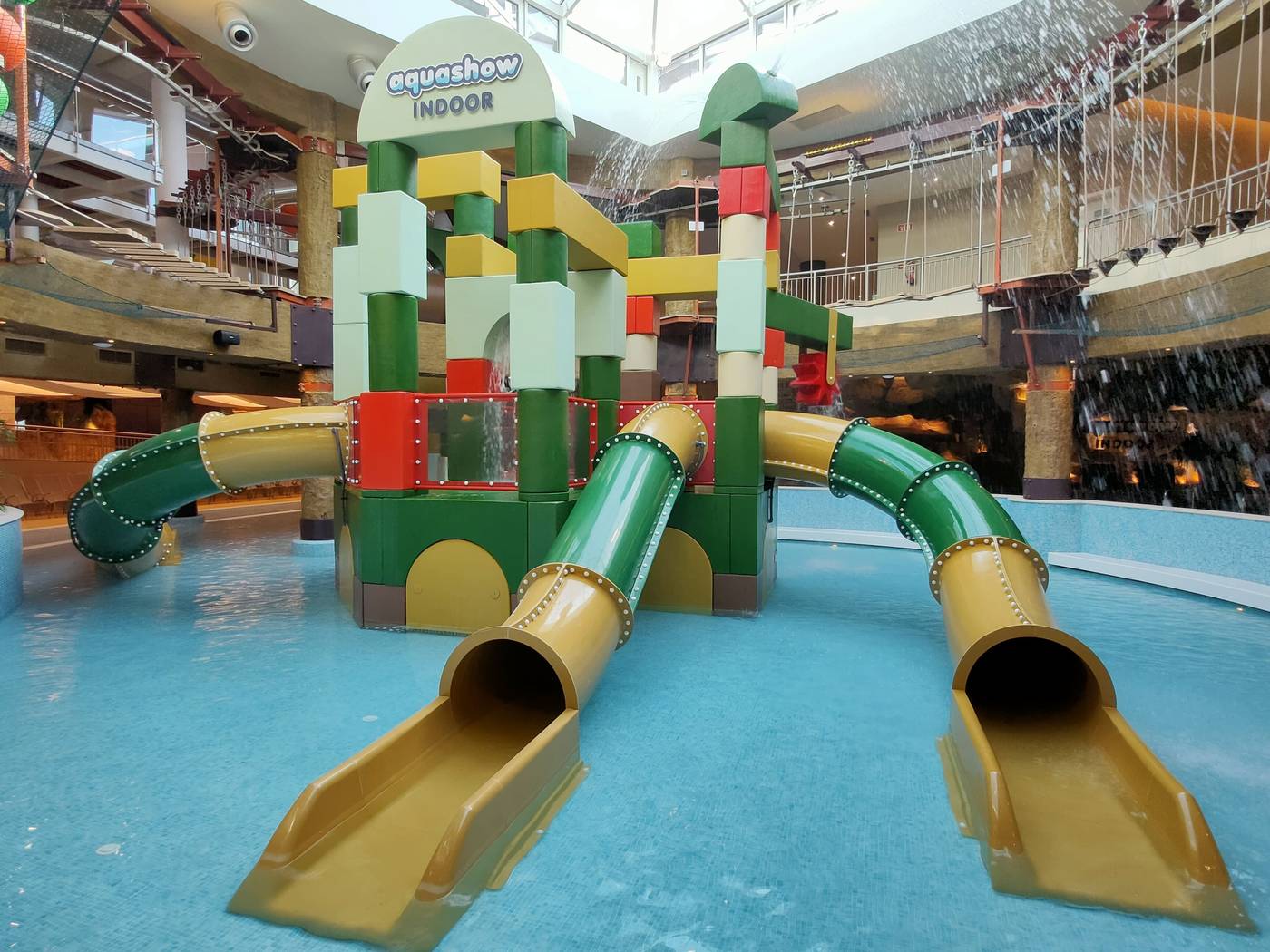 Aquashow Hotel and Park