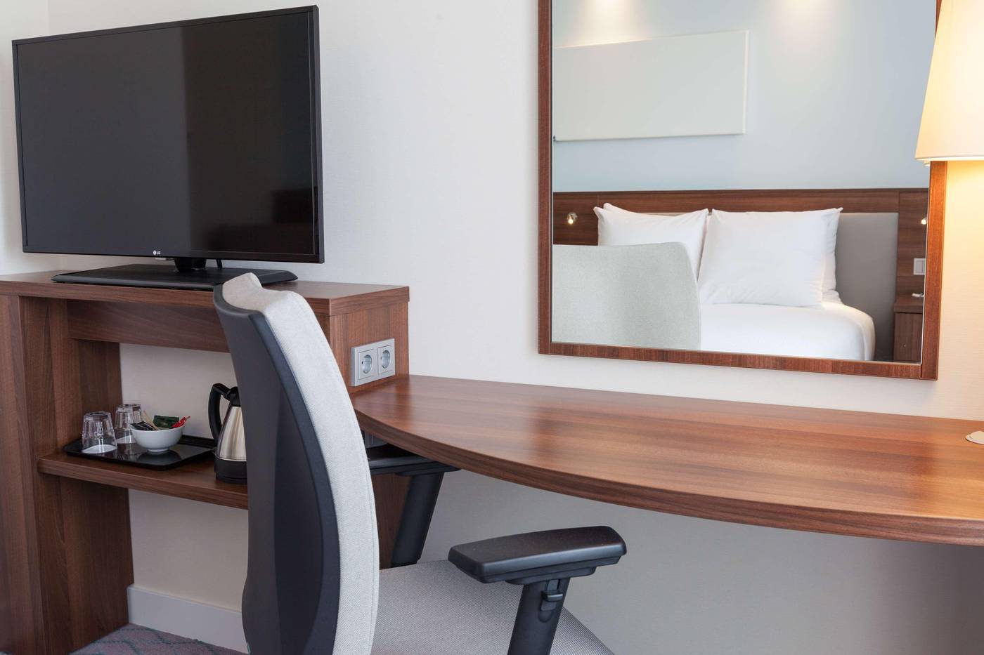 Hampton-By-Hilton-Amsterdam-City-Centre-East-Room-29