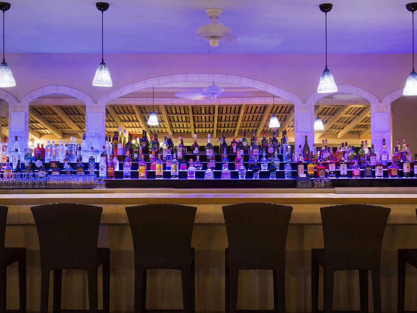 The-Fairmont-Royal-Pavilion-Bar-63