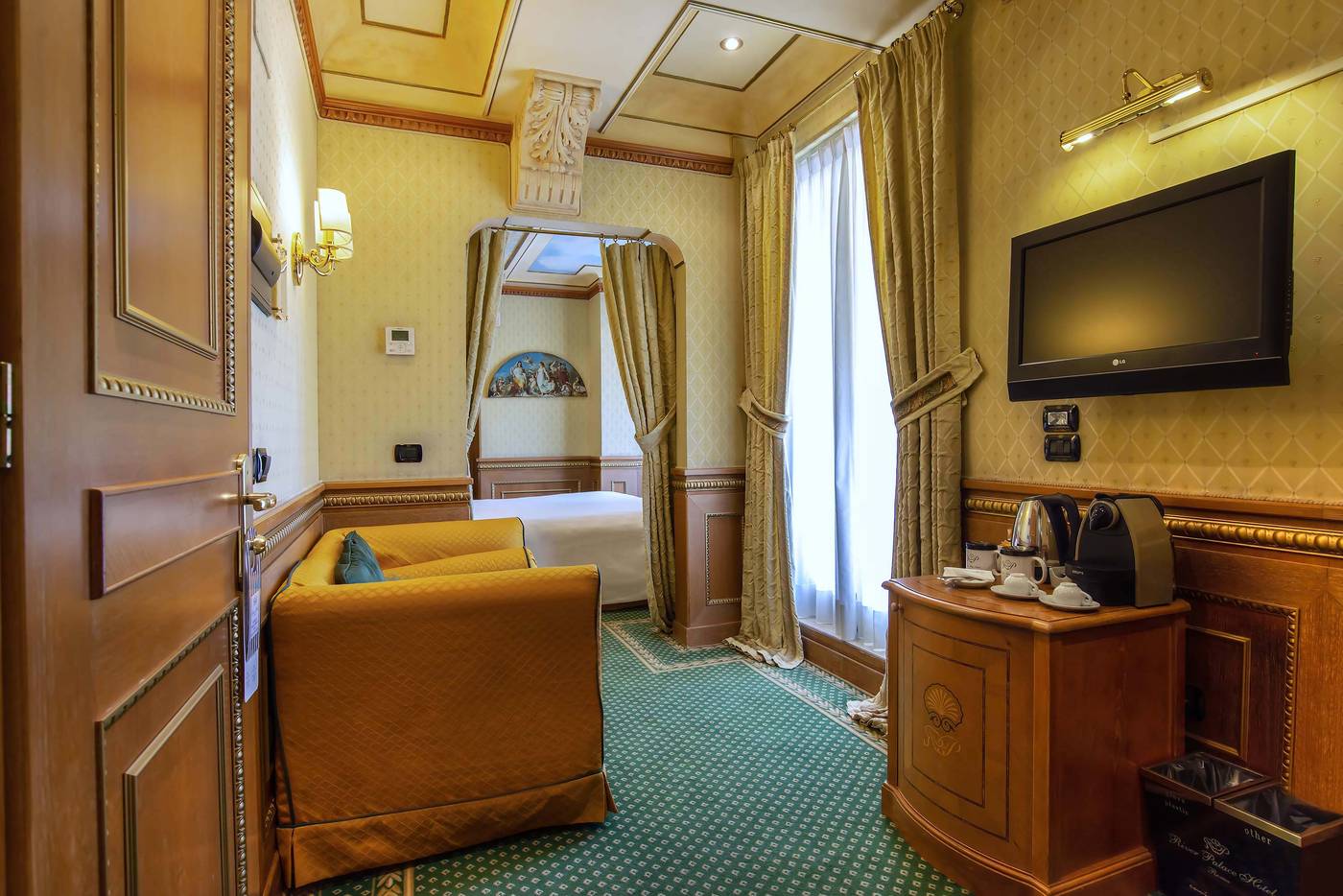 Hotel-River-Palace-Room-10