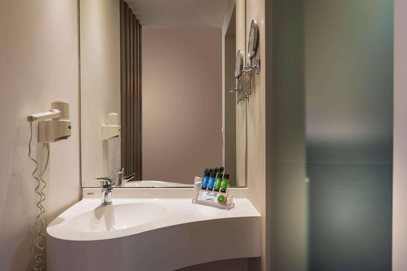 Elotis-Suites-Room-48