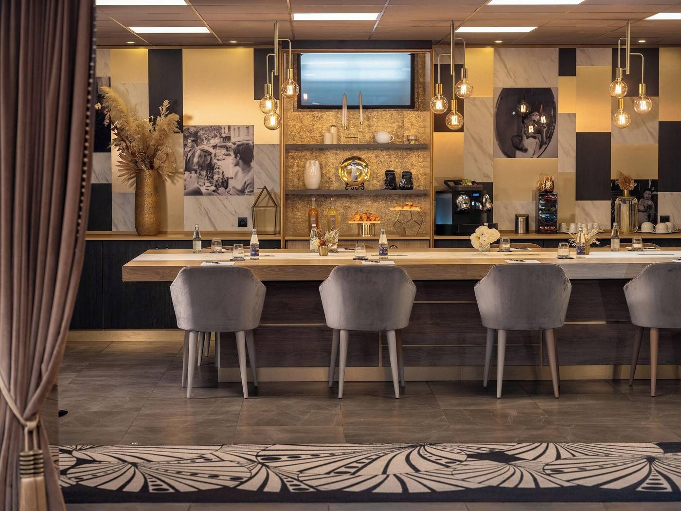 Niepce-Paris-Hotel--Curio-Collection-by-Hilton-Lobby-8