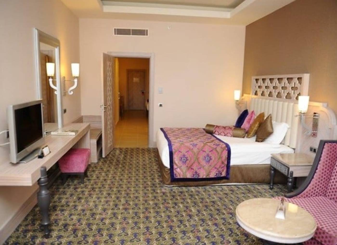 Royal-Alhambra-Palace-Room-30