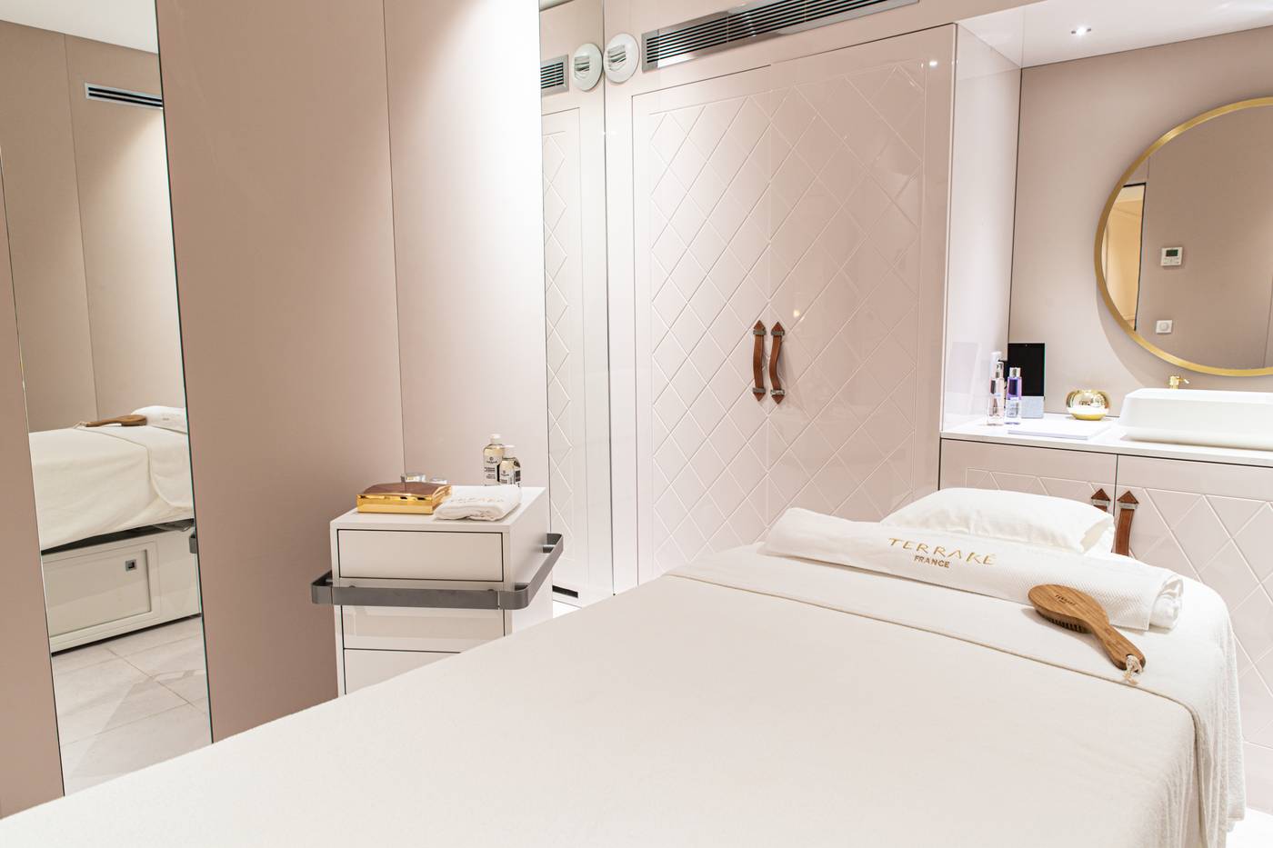 Hotel-Bowmann-Sports-and-Entertainment-6