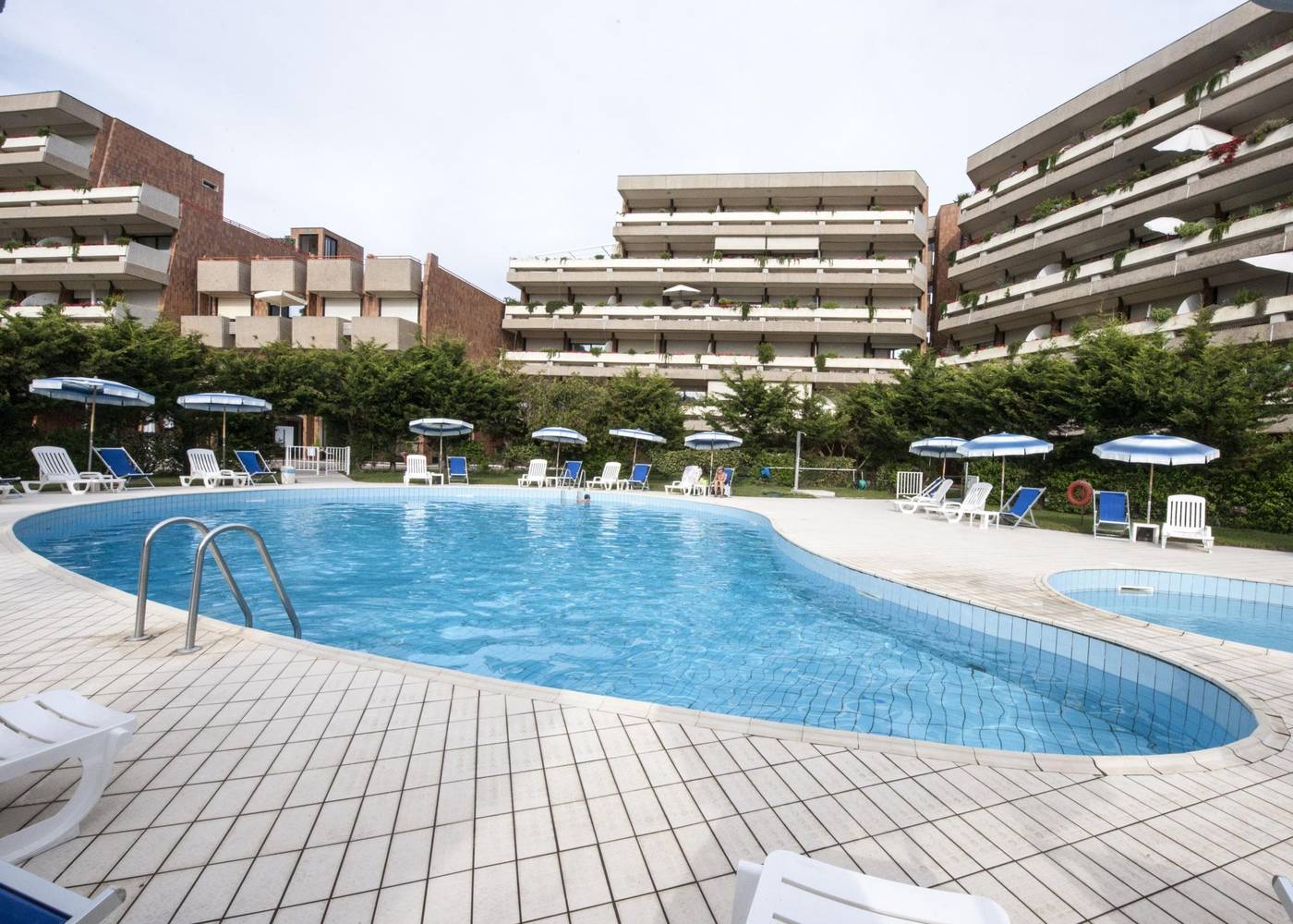 Suite-Marilia-Apartments-Pool-42