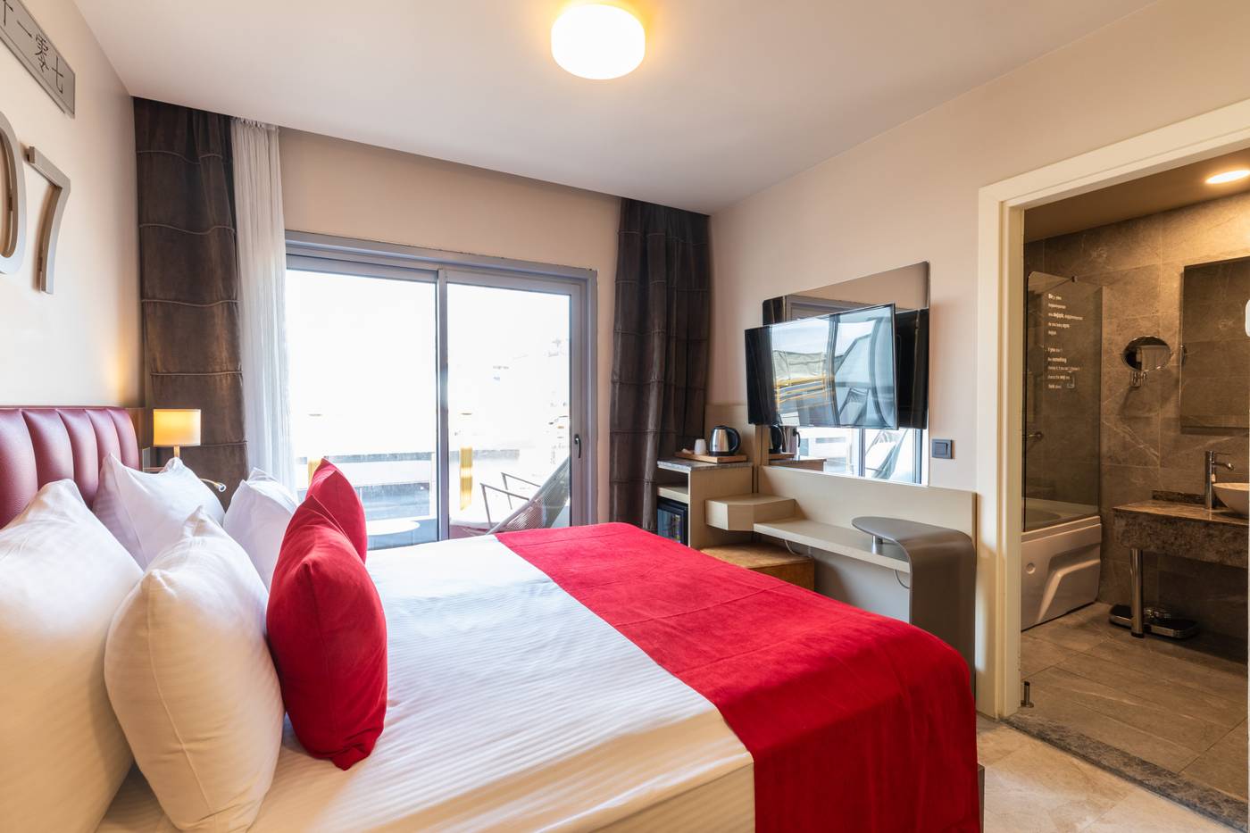 The-Peak-Hotel-Room-17