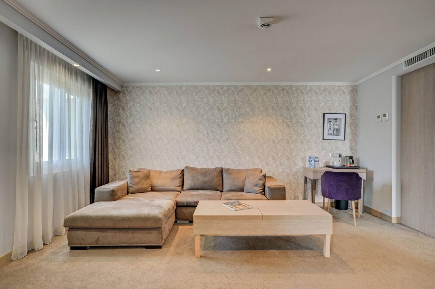 Juliana-Cannes-Room-27