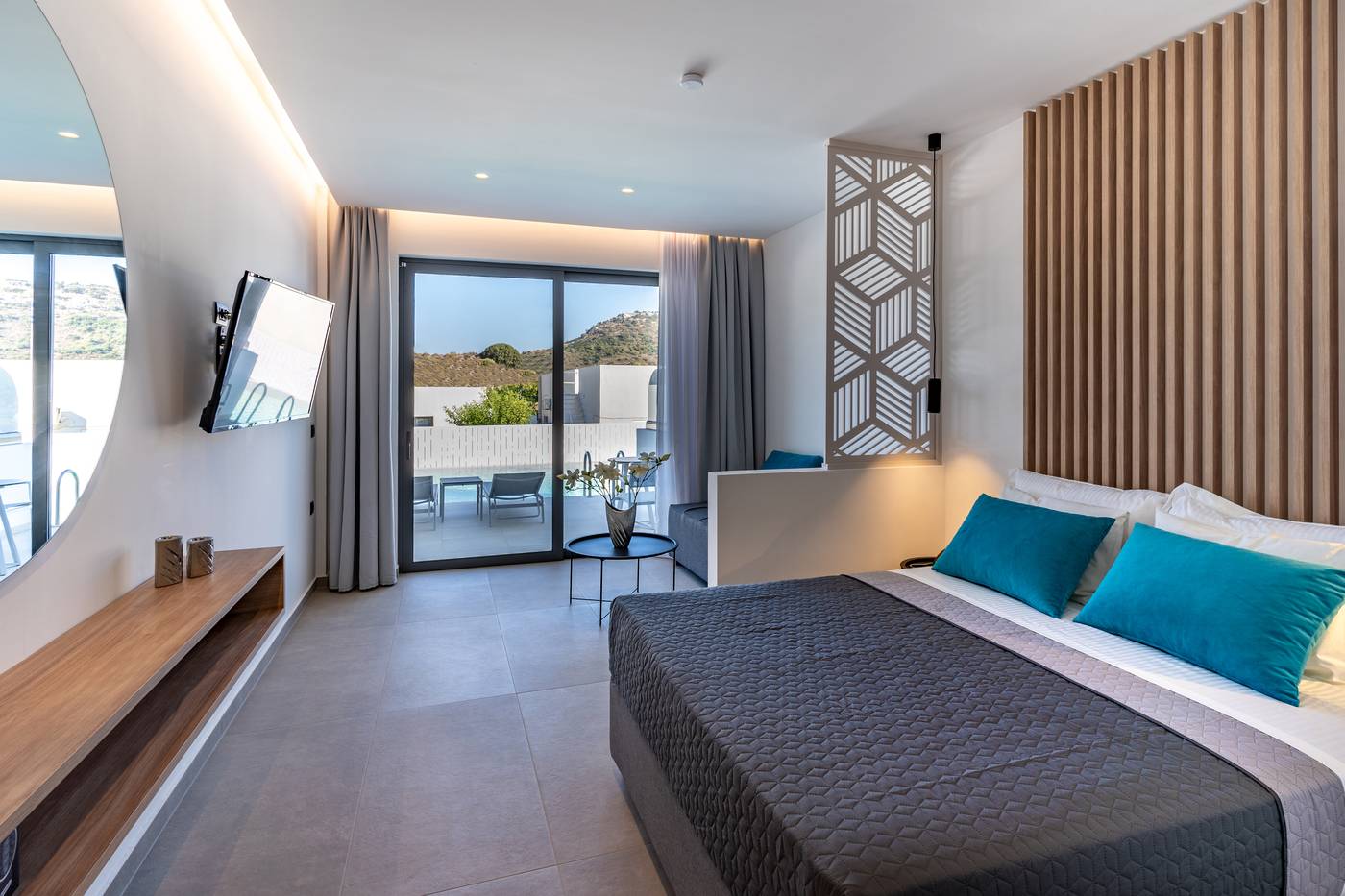 Zoes-Hotel-Room-31