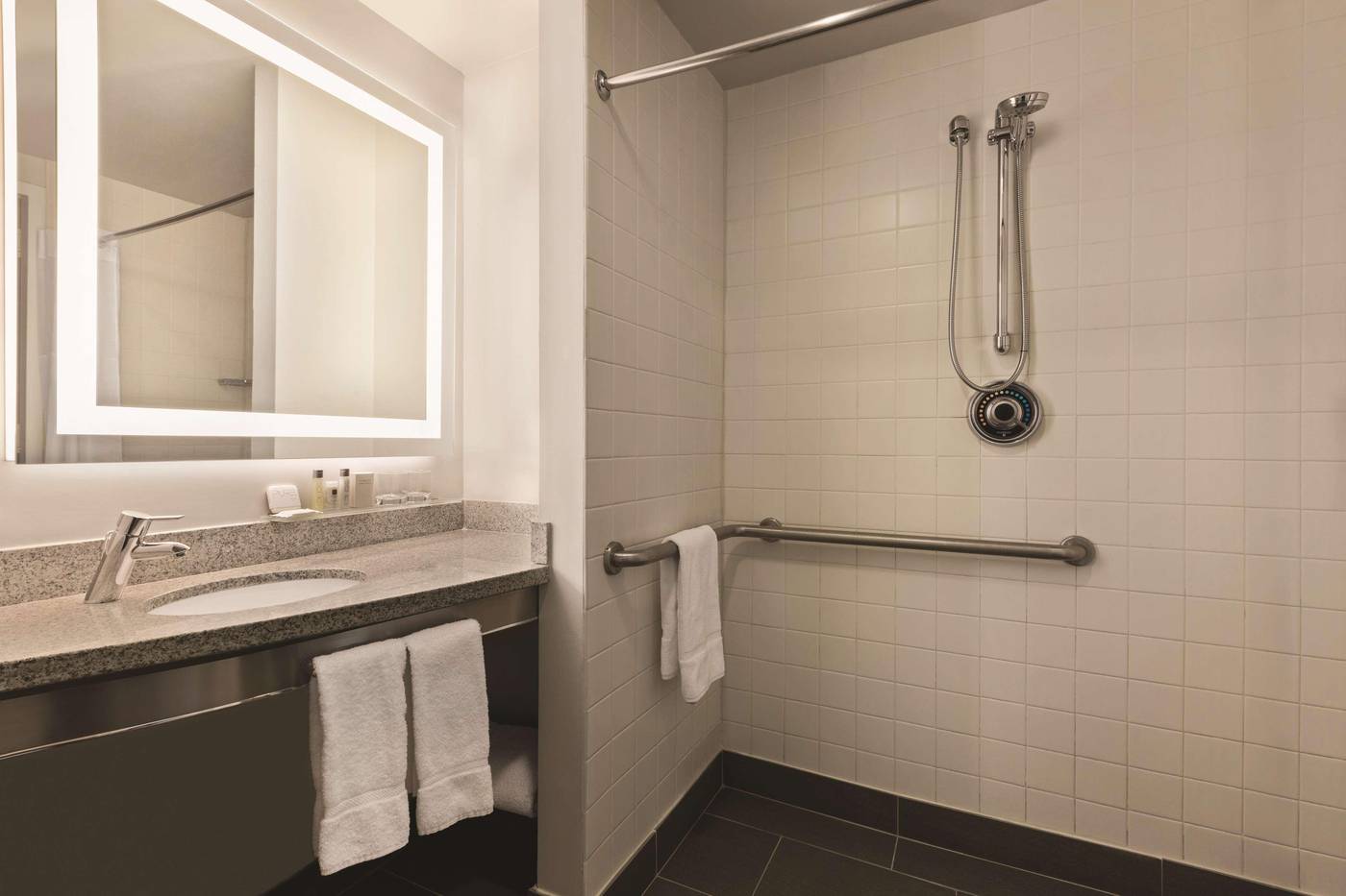 Radisson-Hotel-New-York-Wall-Street-Room-33