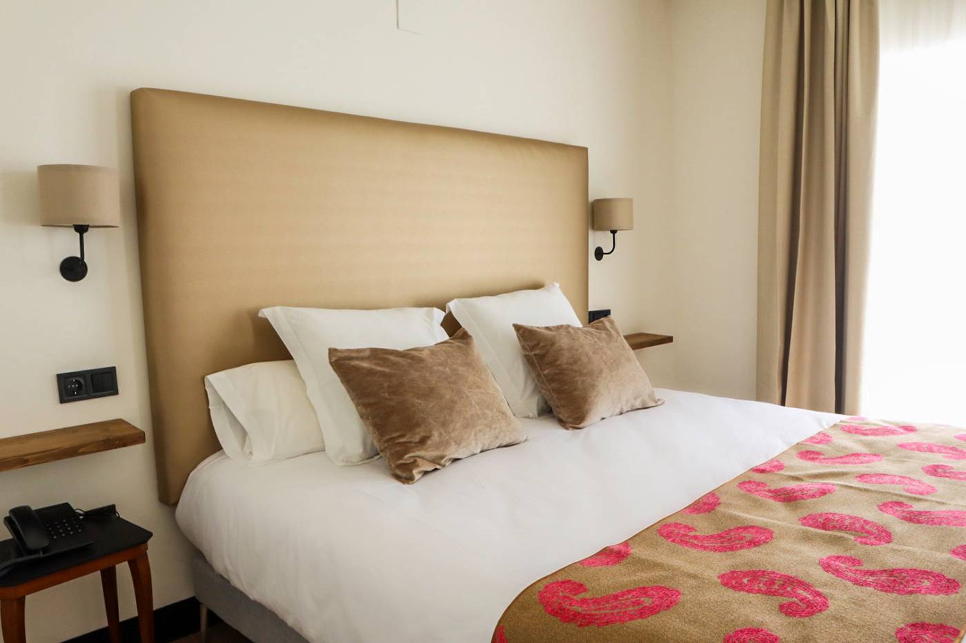 Fay-Victoria-Beach-Room-23