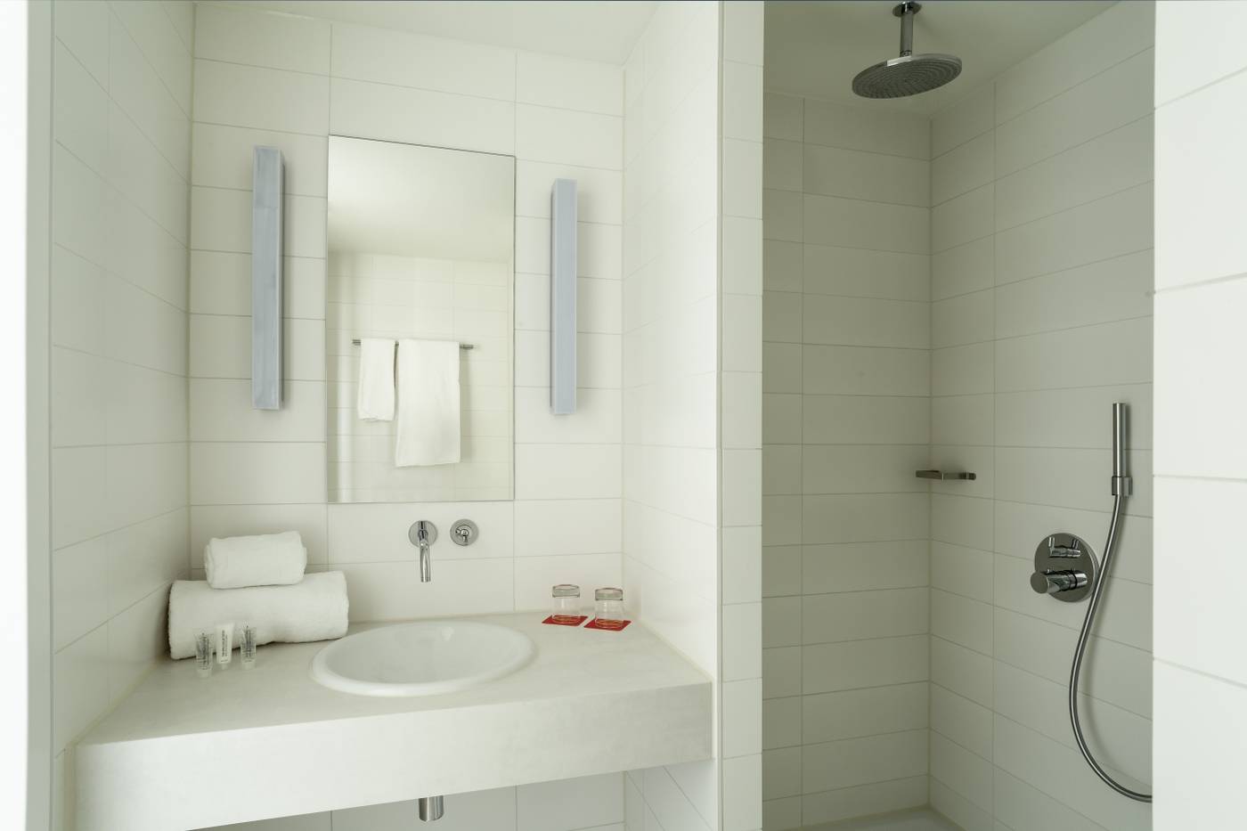 Room-Mate-Aitana-Room-55