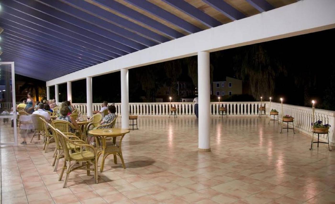 Vacances-Menorca-Resort-Bar-25