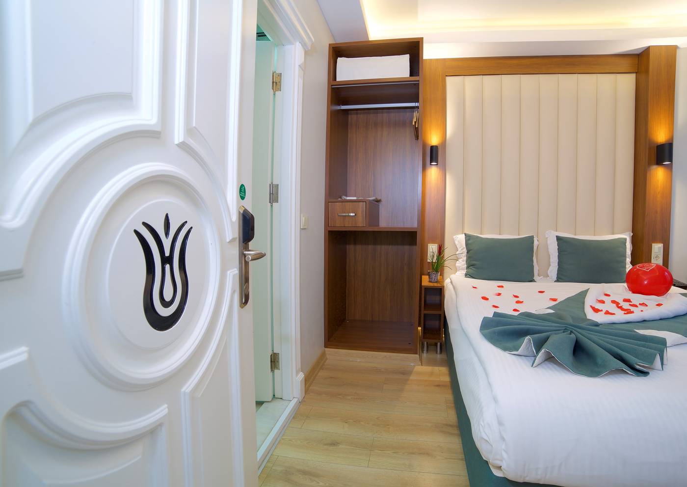 Hotel-Black-Tulip-Room-33