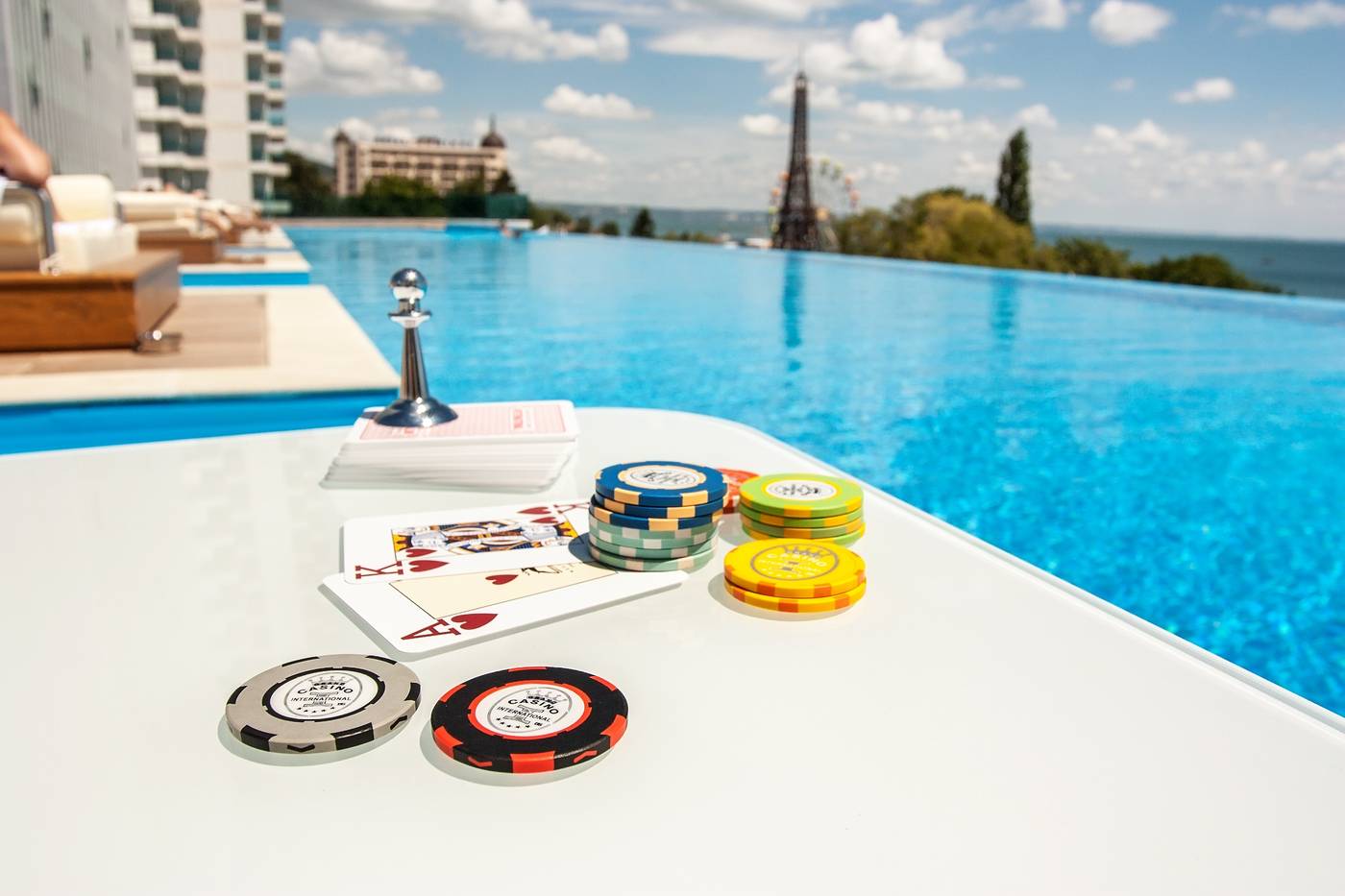 International-Hotel-Casino---Tower-Suites-Pool-18