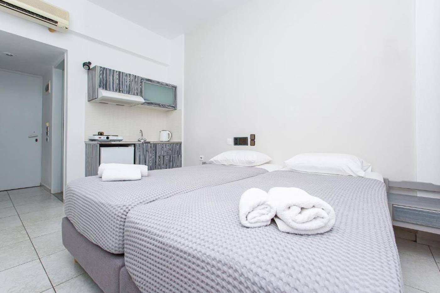 Hermes-Hotel-Room-14