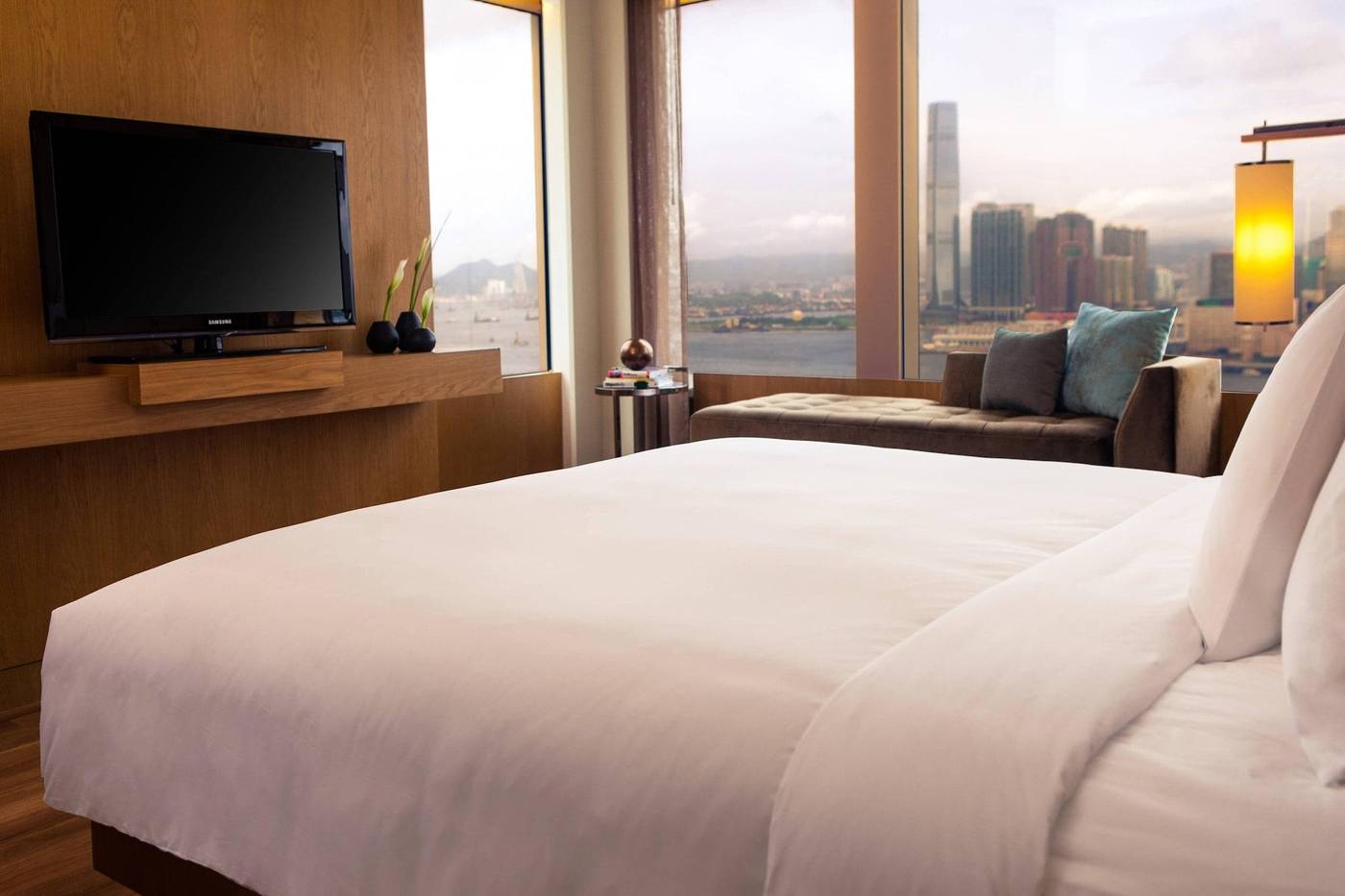 Renaissance-Hong-Kong-Harbour-View-Hotel-Room-38