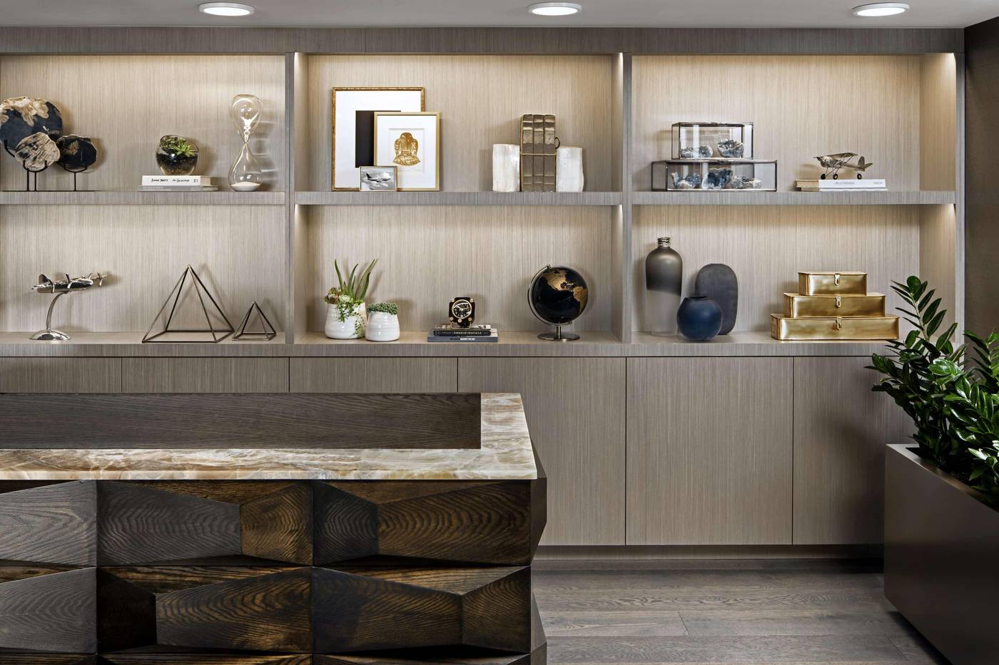 Fairmont-Vancouver-Airport-Lobby-21