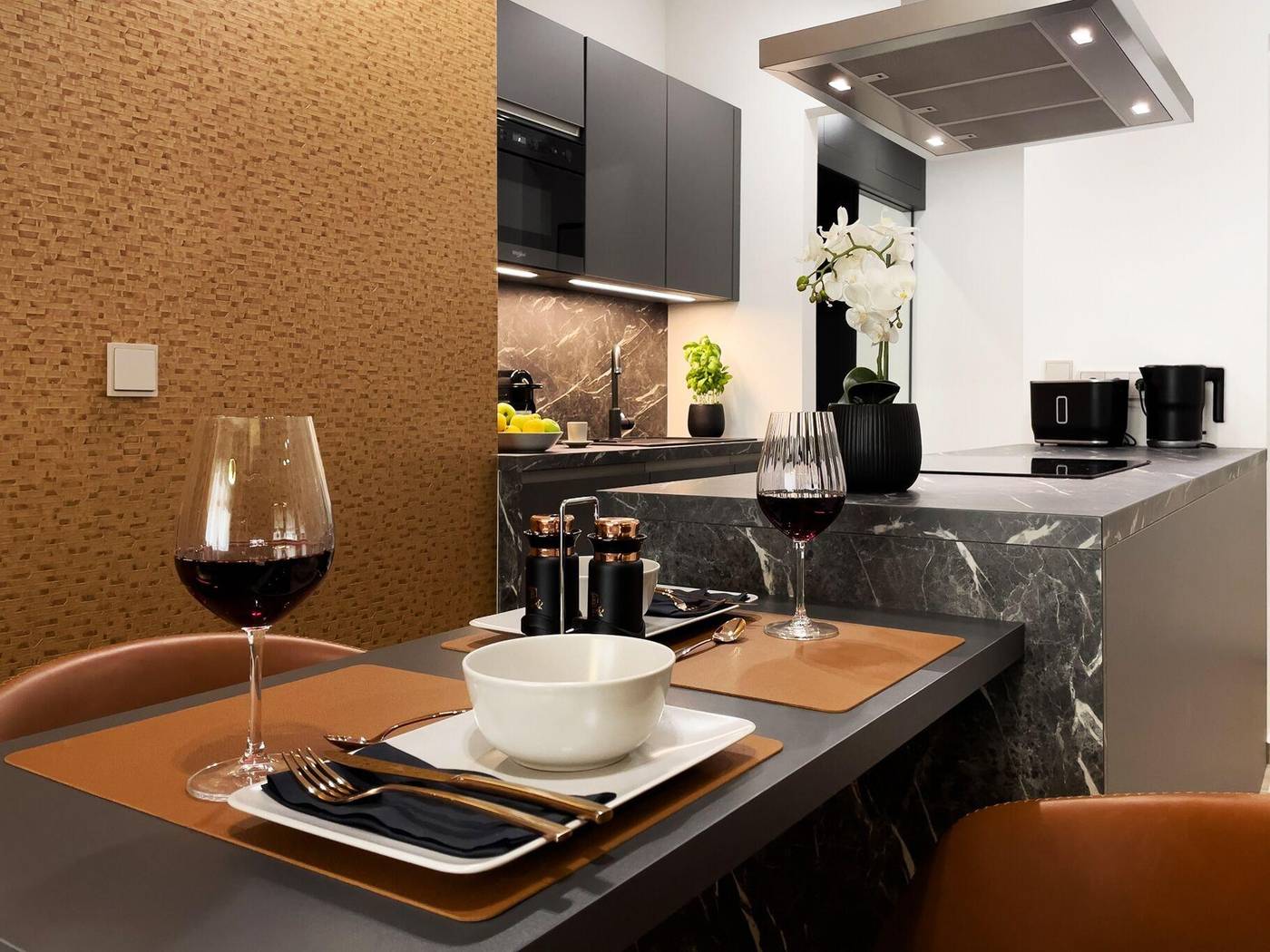 Hotel-Emerald---Suites-Room-13