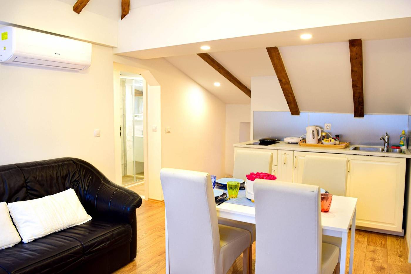 Rilati-Old-Town-Palace-Room-24