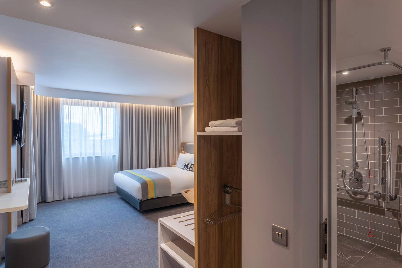 Holiday-Inn-Express-Hotel-Dublin-Airport-Room-30