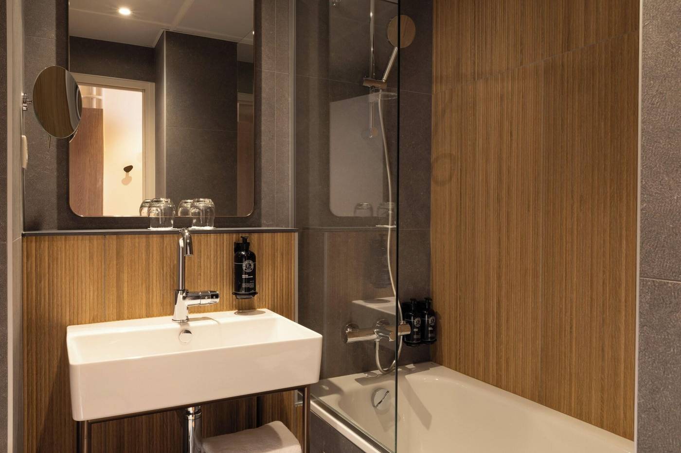 Hotel-Le-Cardinal-Room-18