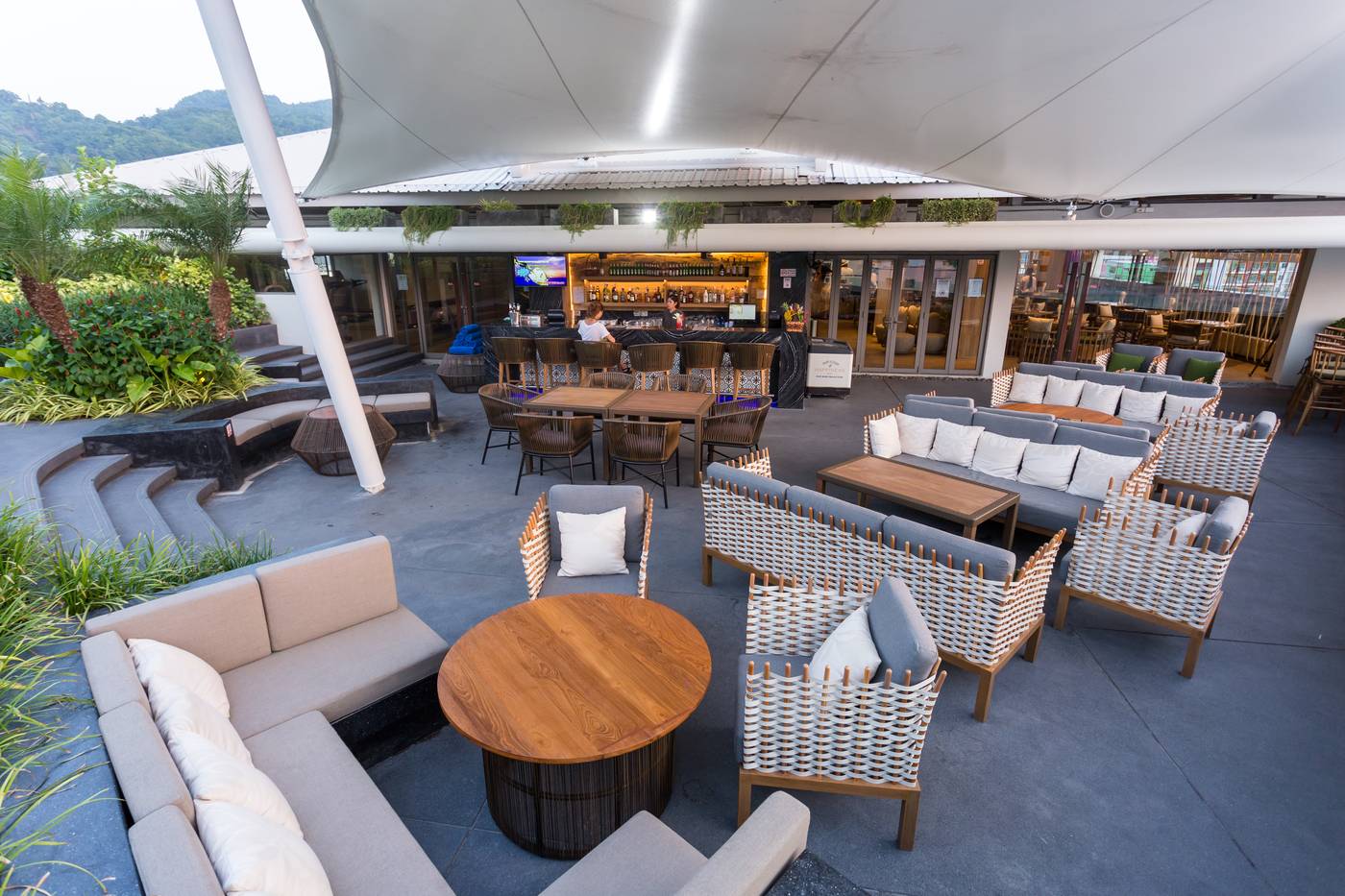Oakwood-Hotel-Journeyhub-Phuket-Bar-8