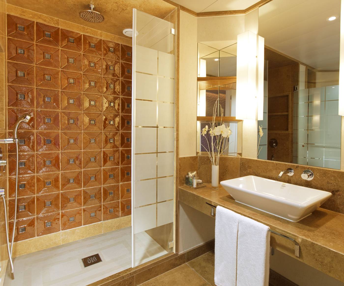 Real-Marina-Hotel-and-Spa-Room-35