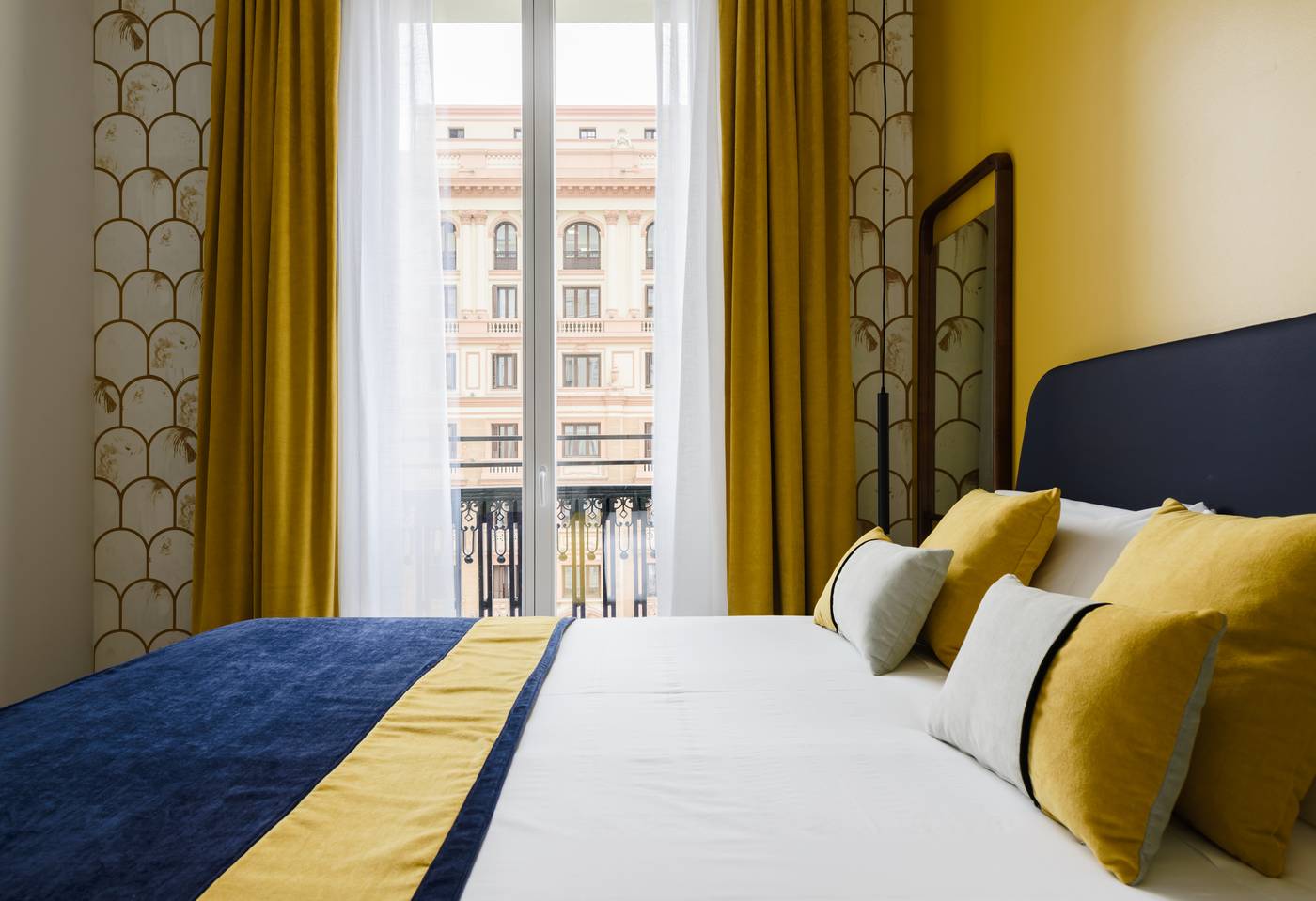 Smartrental-Collection-Gran-Via-Centric-II-Room-46