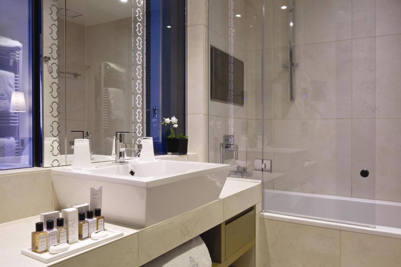 La-Villa-Maillot---Arc-de-Triomphe-Room-57