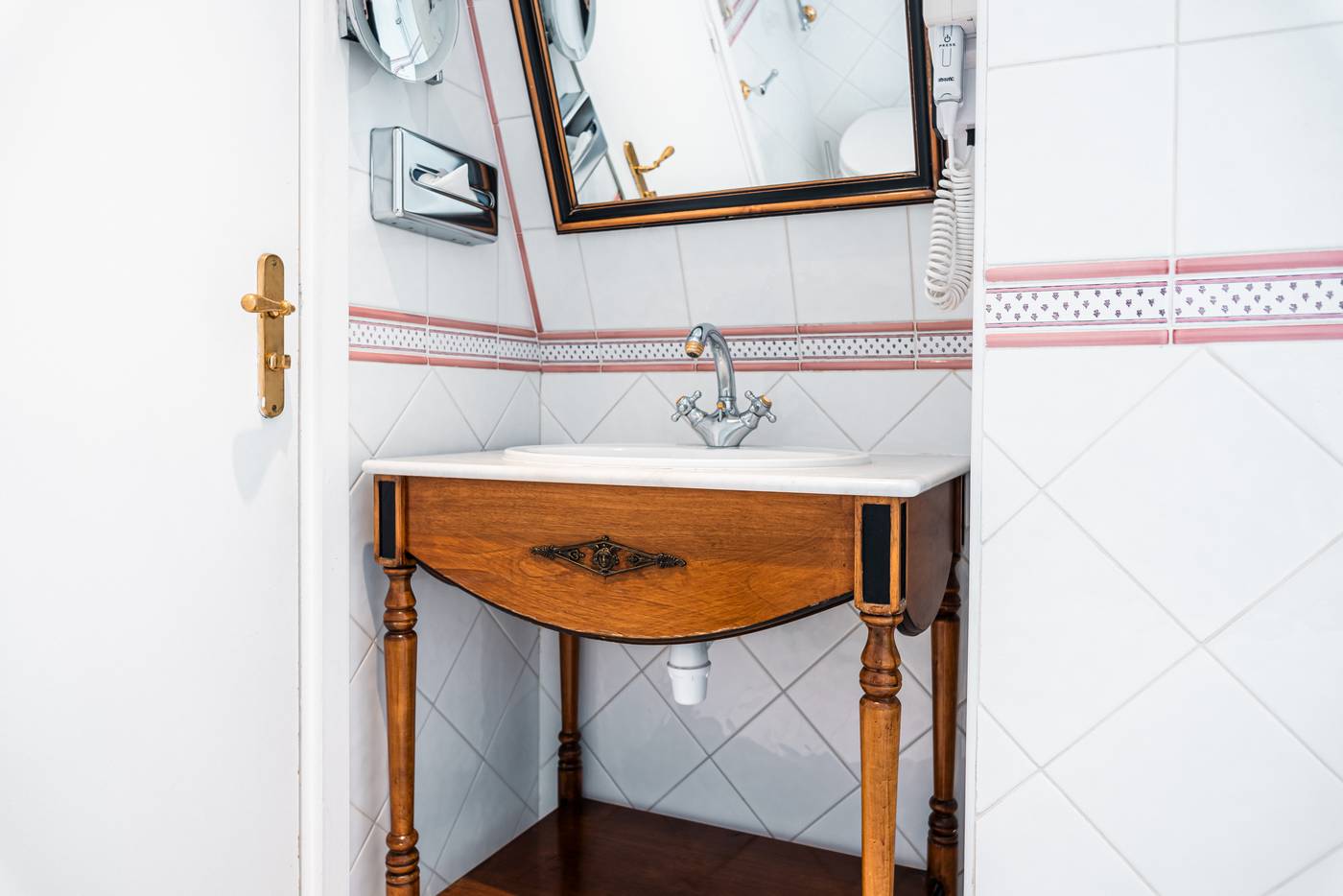 Maison-Eugenie-Room-20