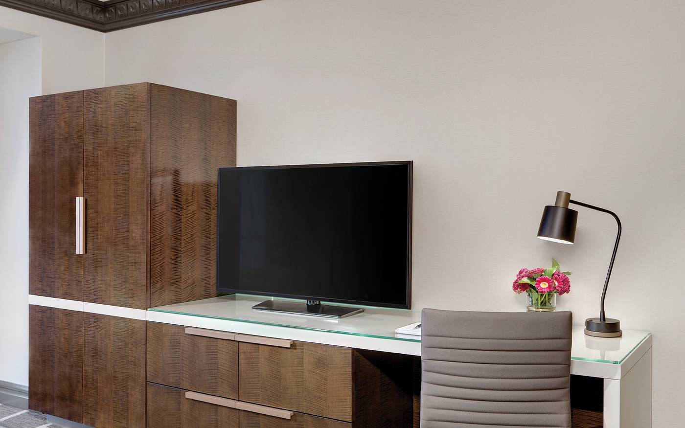 Luxor-Hotel-and-Casino-Room-12