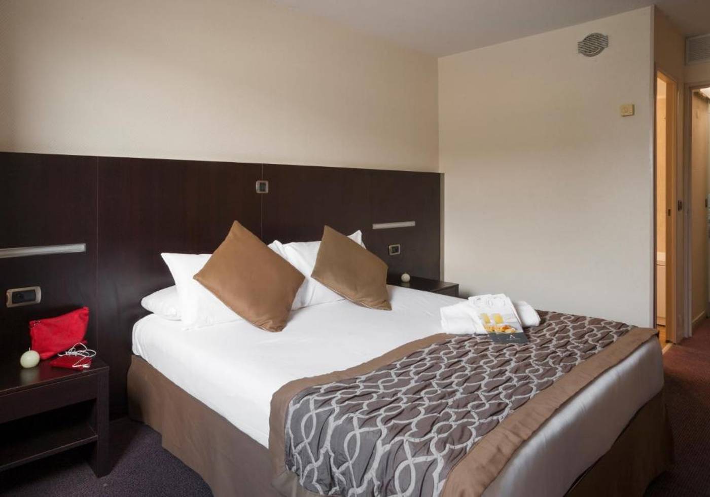 Apogia-Paris-Room-21