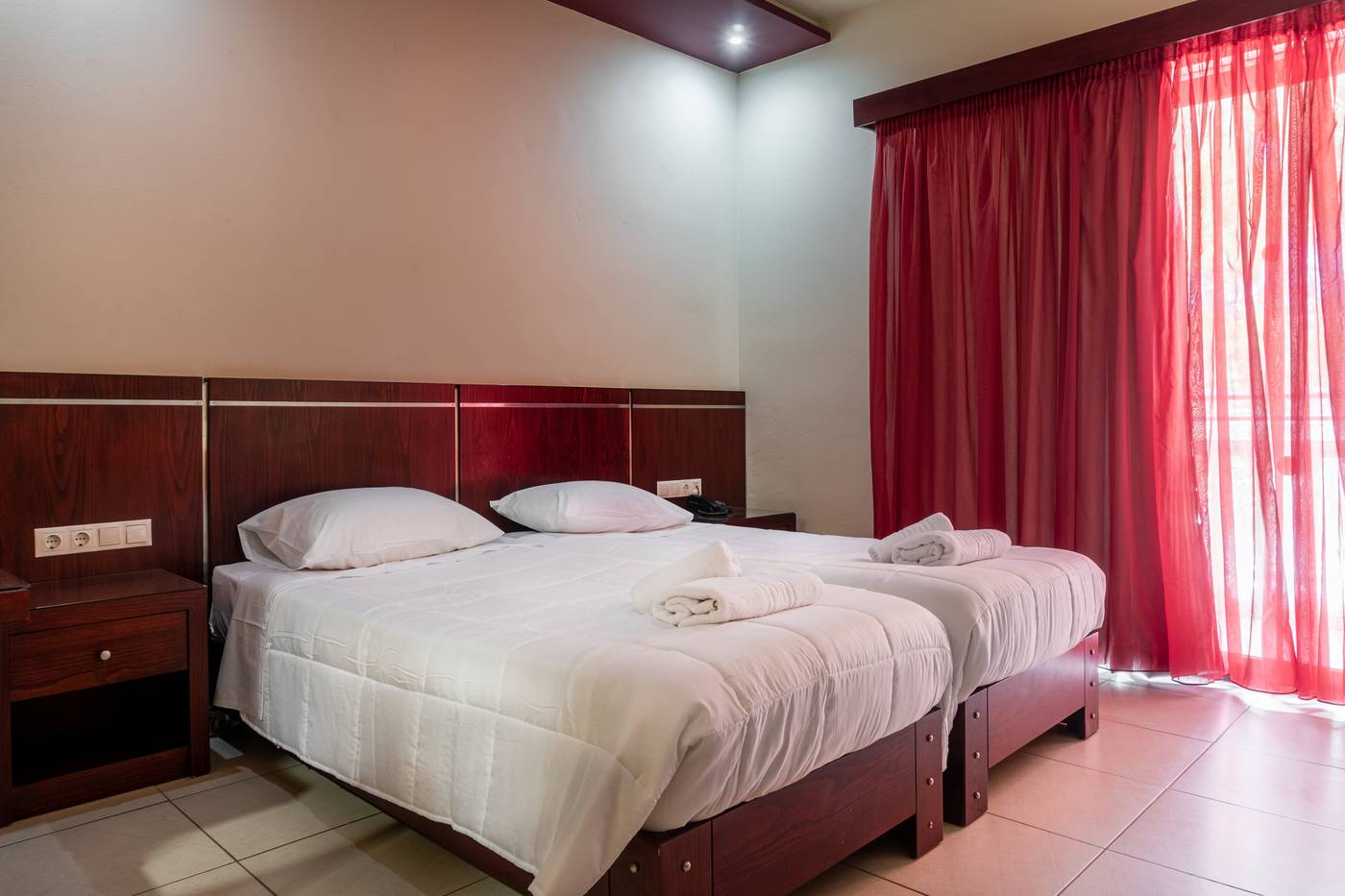 Canadian-Hotel-Room-32