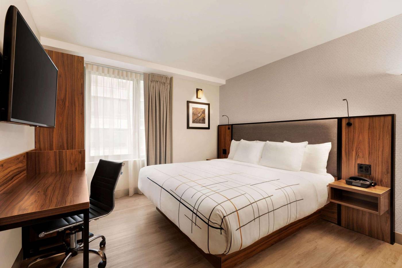 La-Quinta-Inn-and-Suites-Times-Square-South-Room-6