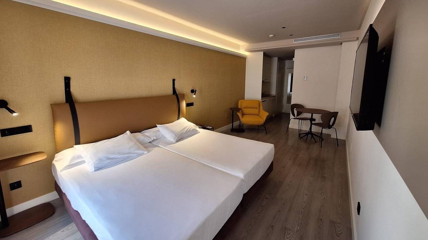 Suites-Viena-Plaza-de-Espa----a-Room-8
