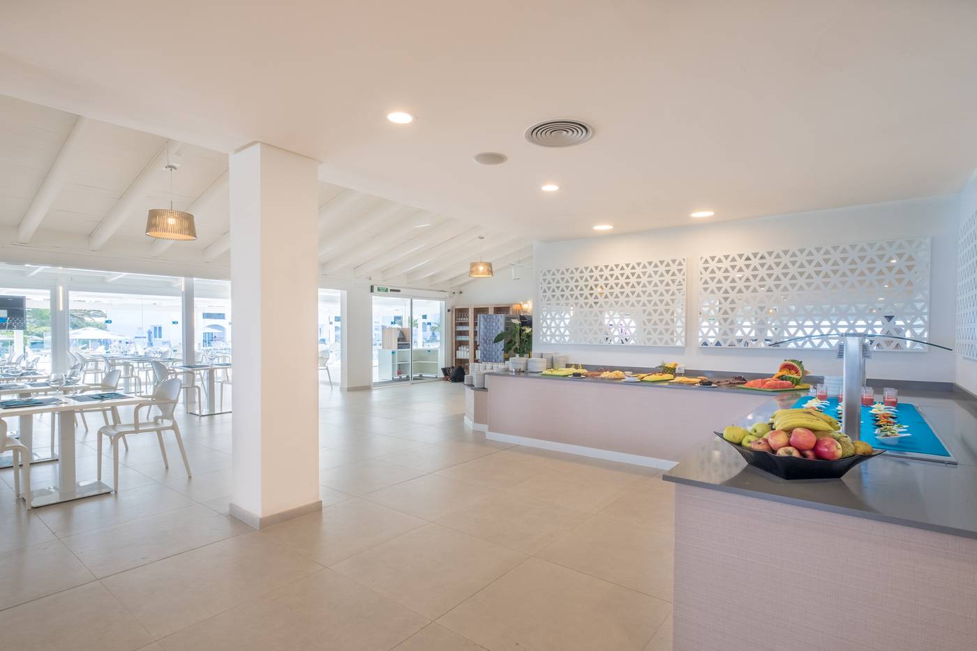 Carema-Beach-Menorca-Restaurant-39