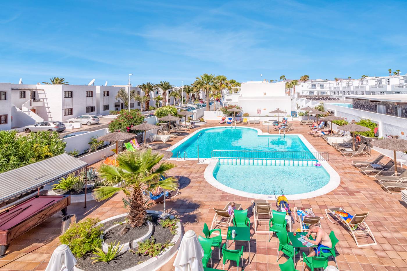 Apartamentos-LIVVO-Oasis-Pool-5