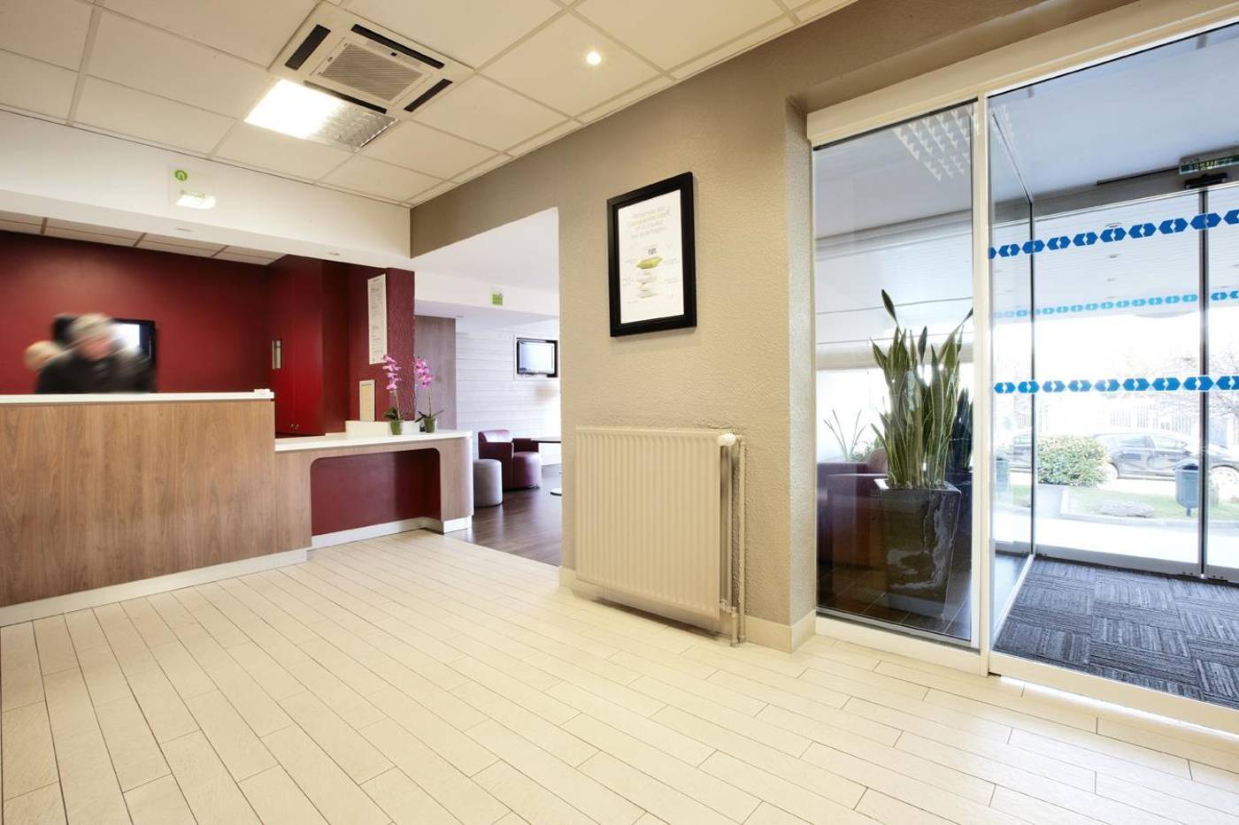 Campanile-Creteil-Centre-Lobby-13