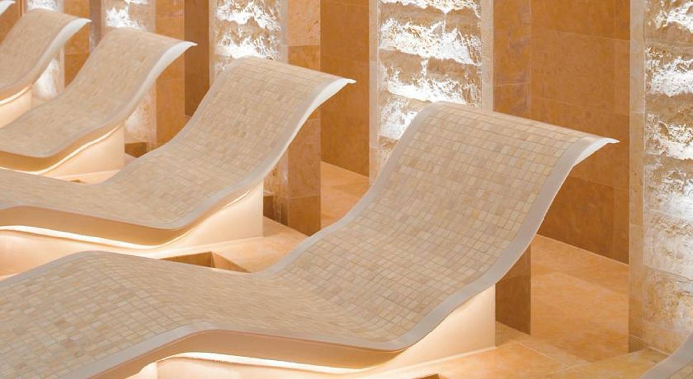 The-Landmark-Mandarin-Oriental--Hong-Kong-Pool-19