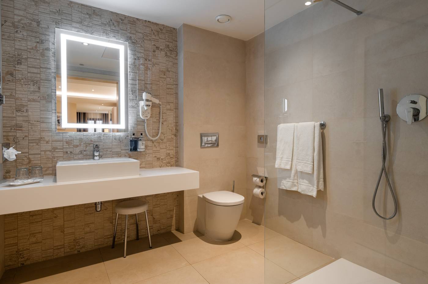 Maritim-Antonine-Hotel---Spa-Room-33