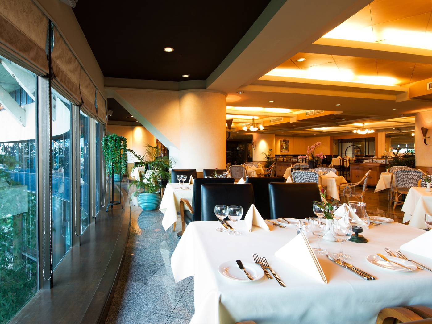 Montien-Riverside-Bangkok-Hotel-Restaurant-62